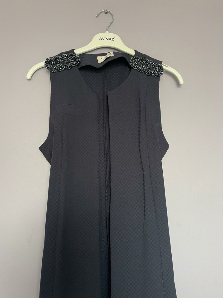 Gri Zincir Detaylı V Yaka Kadın Yelek - Görsel 3