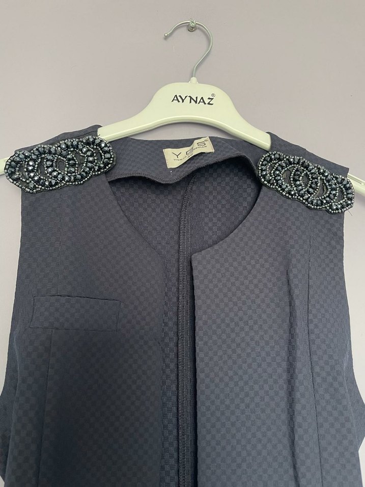 Gri Zincir Detaylı V Yaka Kadın Yelek - Görsel 2