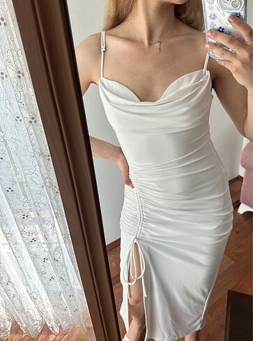 Zara beyaz yırtmaçlı uzun elbise