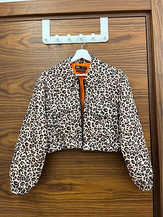 Desenli bomber crop mont