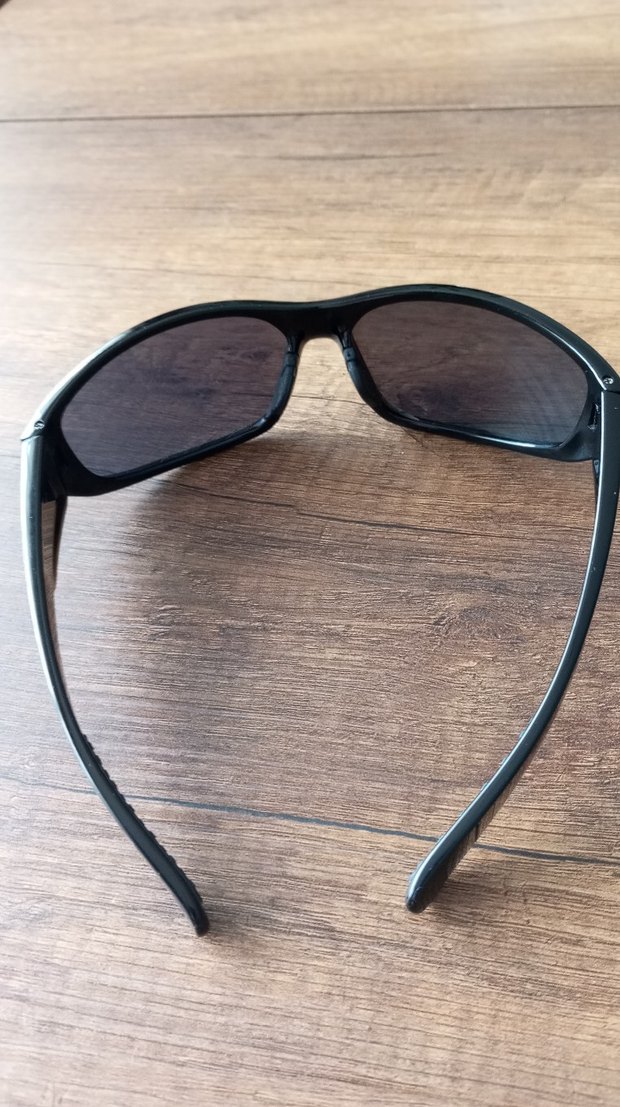 Siyah Güneş Gözlüğü - Görsel 3
