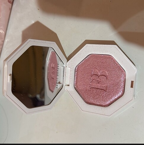 Fenty beauty wattabrat highlighter