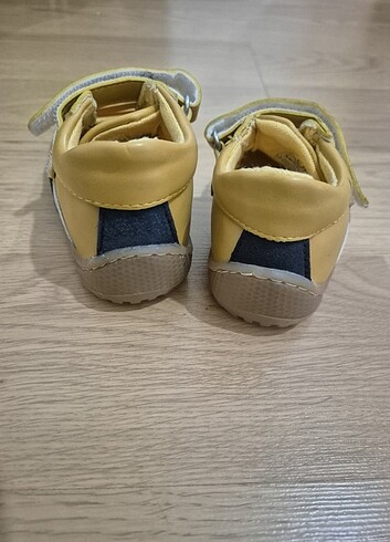 20 Beden sarı Renk Bebek ayakkabı 