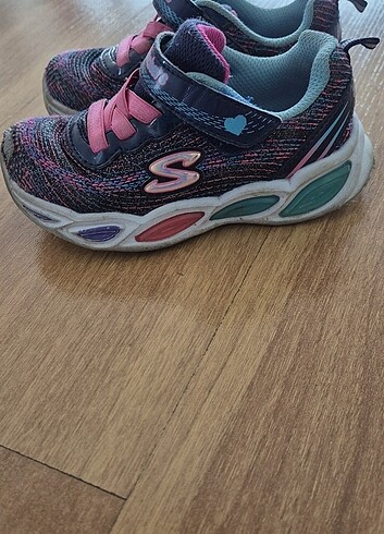 24 Beden Işıklı Skechers spor ayakkabı kız çocuğu 24 numara