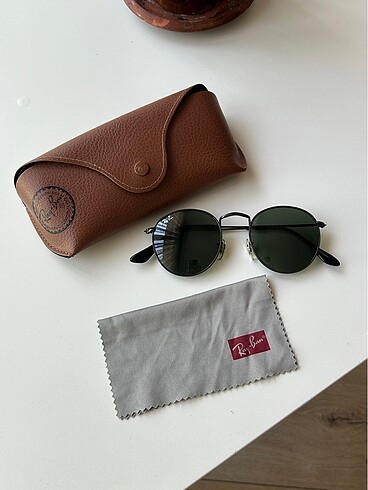 Ray-Ban güneş gözlüğü