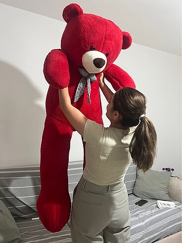 Büyük boy kırmızı oyuncak ayı