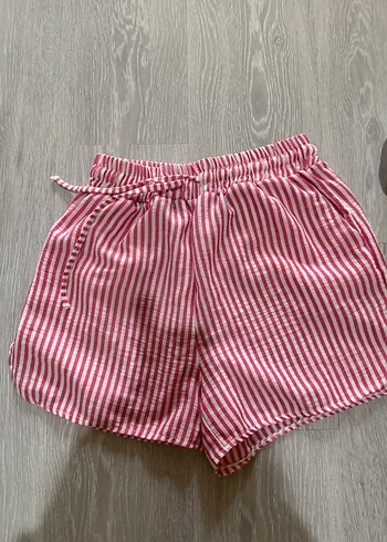 Pembe Çizgili Pilili Kadın Mini Şort