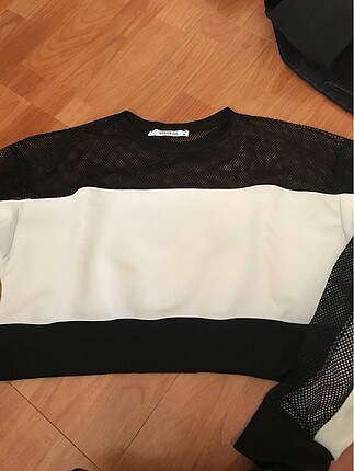 Fileli siyah beyaz swetshirt