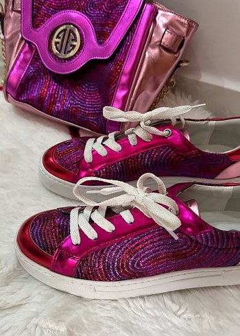 Elle simli -Bağcıklı Pembe Bağcıklı Sneakers çanta kombin - Görsel 4