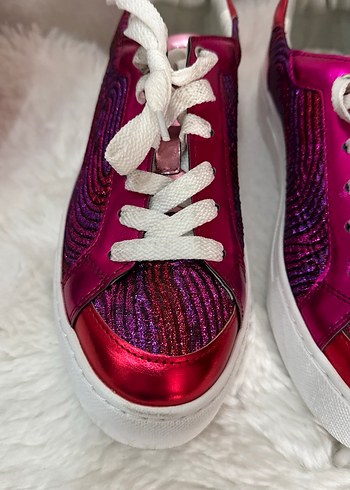 Elle simli -Bağcıklı Pembe Bağcıklı Sneakers çanta kombin - Görsel 3