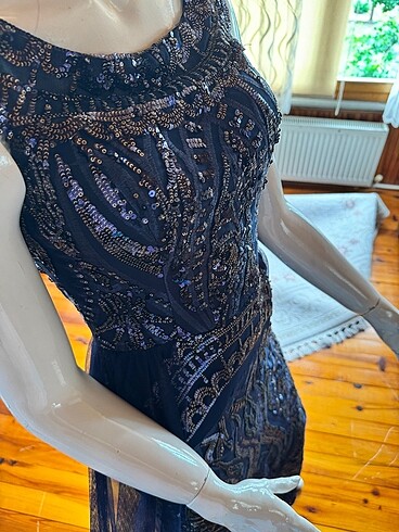 Pullu işlemeli abiye elbise - Görsel 7