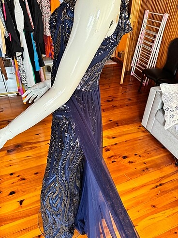 Pullu işlemeli abiye elbise - Görsel 6