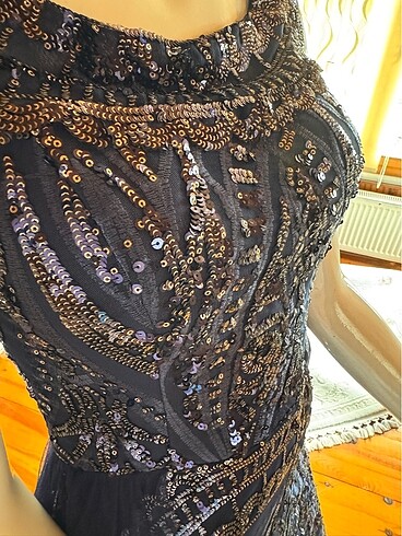 Pullu işlemeli abiye elbise - Görsel 8