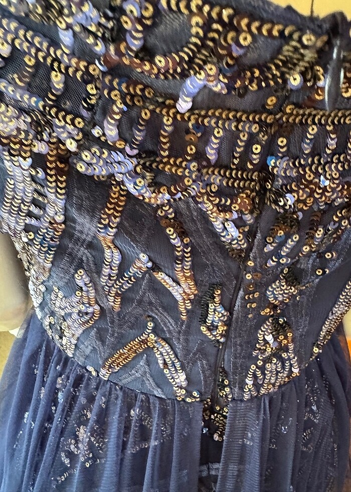 Pullu işlemeli abiye elbise - Görsel 5