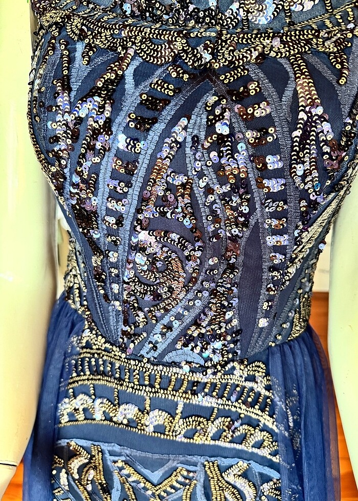 Pullu işlemeli abiye elbise - Görsel 2