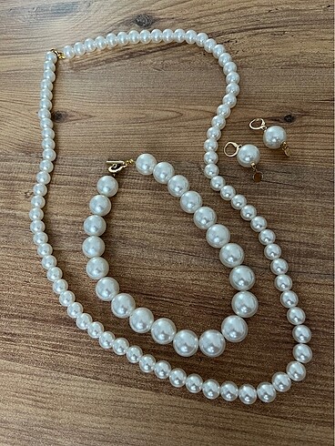 İnci kolyeler ve küpe set