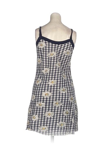 m Beden PreLoved Günlük Elbise %70 İndirimli.