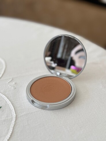 The Balm Big Mama Bronzer