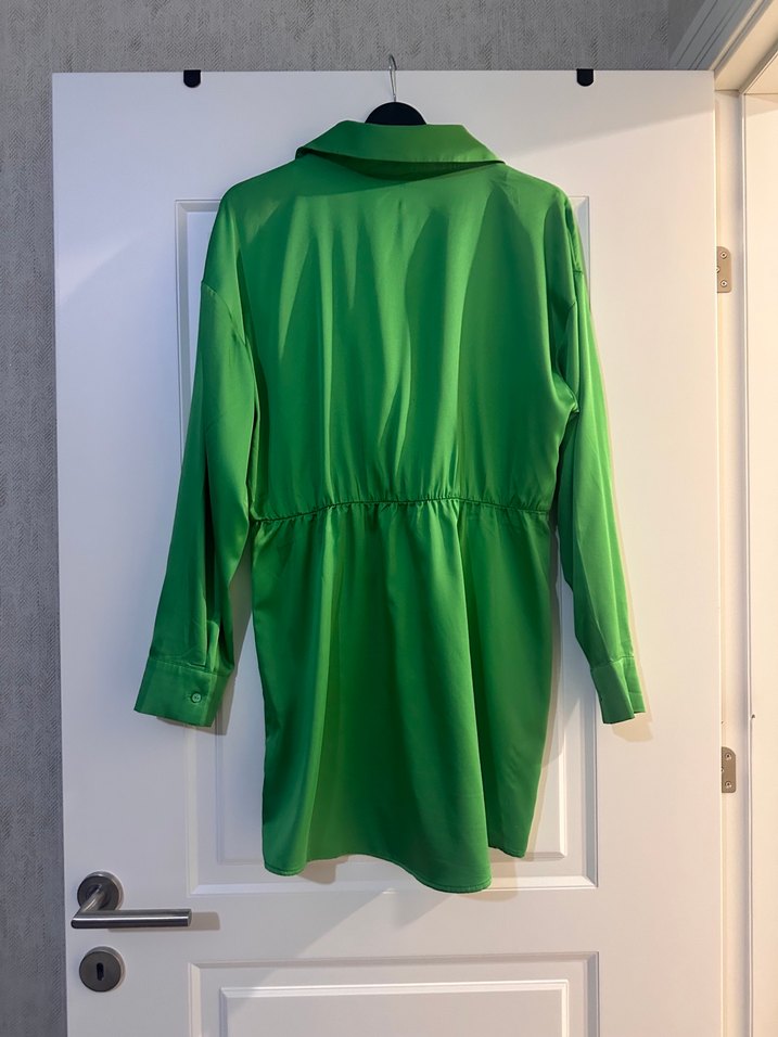 Parlak Yeşil Saten - Görsel 3