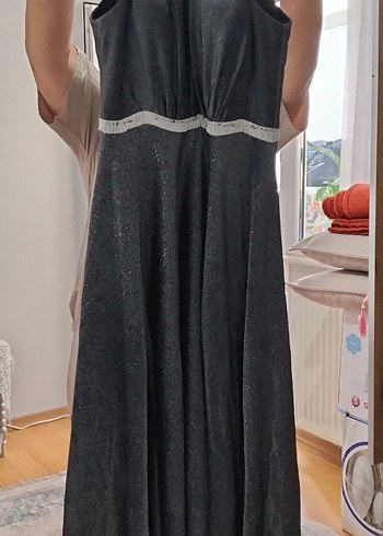 Gri Uzun V Yaka Kolsuz Drapeli Elbise