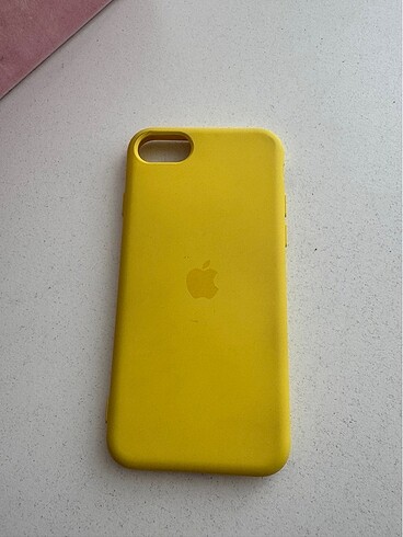 İphone Se 3. ve Se 2.nesil,7 ve 8 uyumludur.