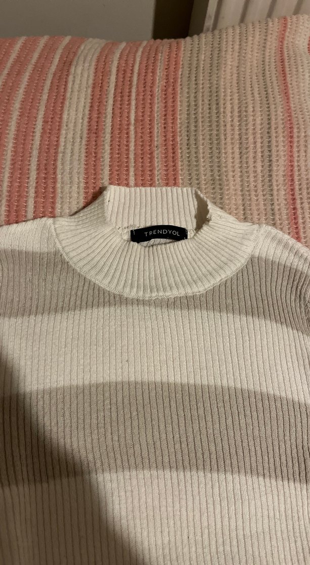 Uzun Kollu Bej Çizgili Örgü Kazak - Görsel 3