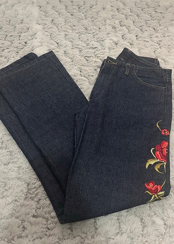 Mango Koyu Lacivert Cicek İslemeli Denim Jean