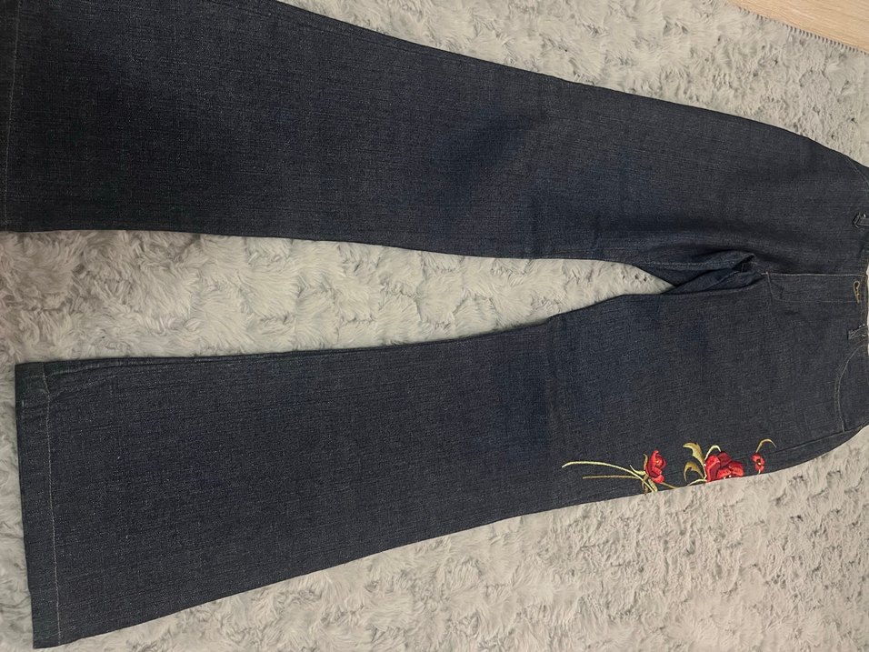 Koyu Lacivert Çiçek İşlemeli Denim Jean — görsel 3/5