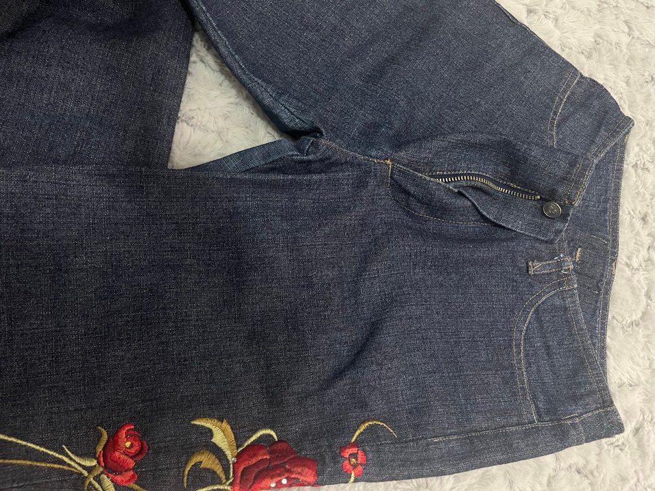 Koyu Lacivert Çiçek İşlemeli Denim Jean — görsel 2/5