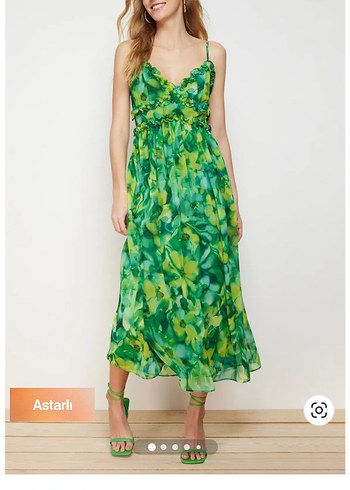Trendyol & Milla Yeşil Batik Desenli Uzun Drapeli Elbise