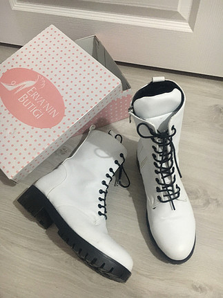 Zara Beyaz Bot