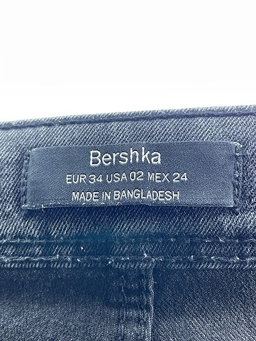 34 Beden gri Renk Bershka Jean / Kot %70 İndirimli.