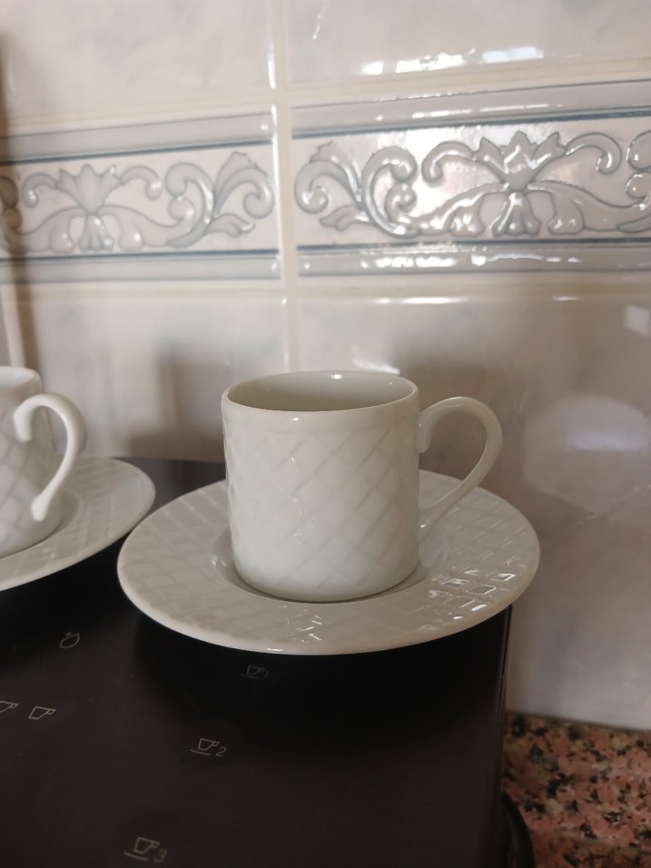 Kütahya Beyaz Fincan ve Tabak Seti - Görsel 2