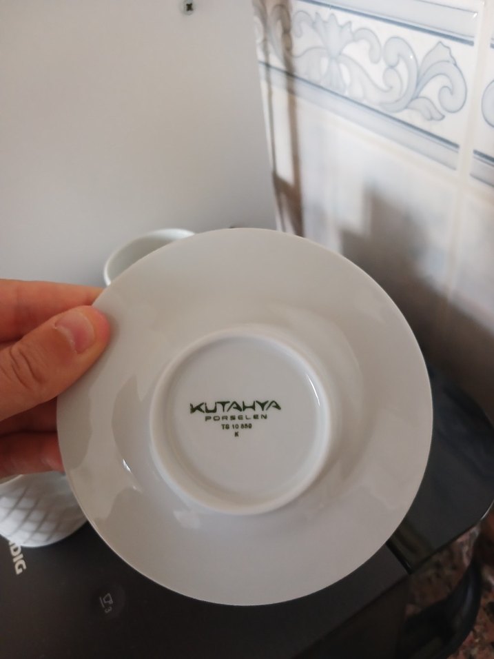 Kütahya Beyaz Fincan ve Tabak Seti - Görsel 3