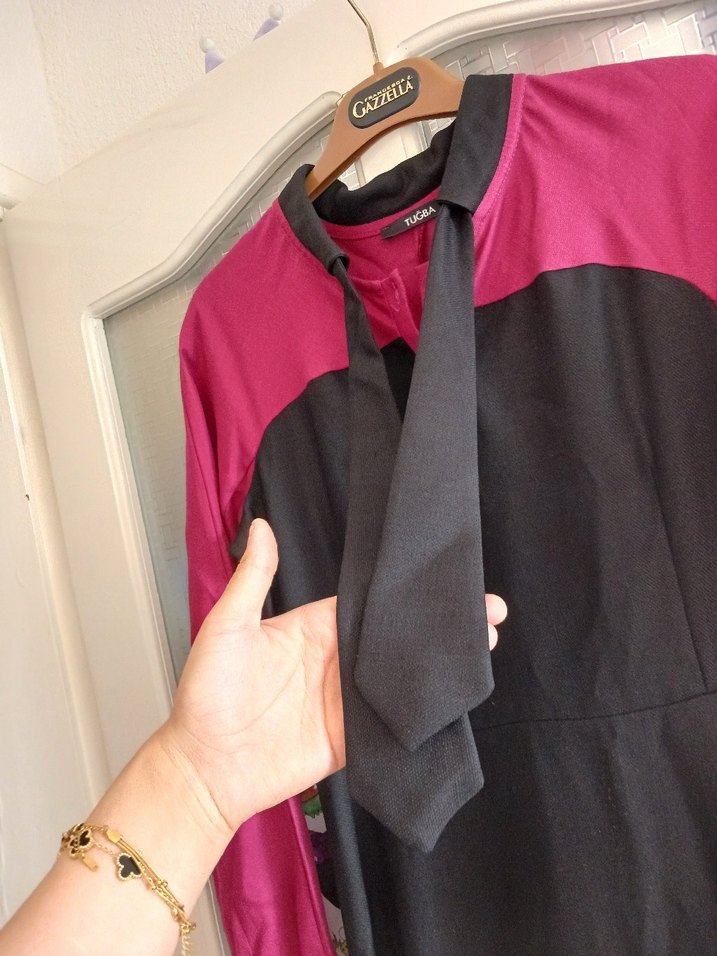 Uzun Kollu, Yüksek Yakalı Siyah-Pembe Uzun Elbise - Görsel 3