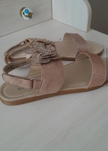 Deichmann Kelebek Detaylı Bej Süet Kız Sandalet
