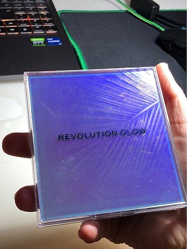 Revolution Glow far paleti