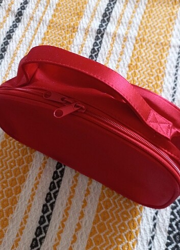  Beden kırmızı Renk Avon makyaj çantası 