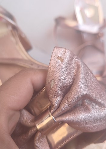 Nine West Altın Renkli Fiyonklu Kadın Topuklu Ayakkabı