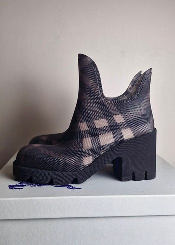 Burberry Yagmur Bot