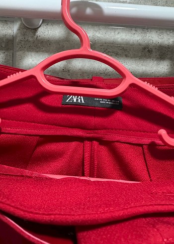 Zara Zara Kemerli Kırmızı Mini Şort