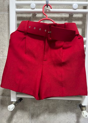 Zara Kemerli Kırmızı Mini Şort