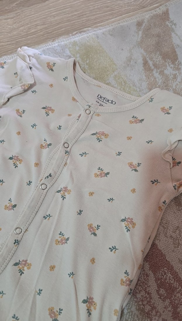 Bej Renkli Dantelli Baskılı Bebek Tulumu - Görsel 2