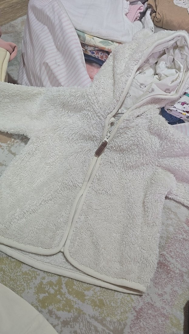 Beyaz Kapüşonlu Bebek Takımı, Uzun Kollu - Görsel 5