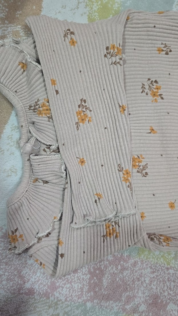 Kız Bebek Bej Çiçekli Fırfırlı Takım - Görsel 4