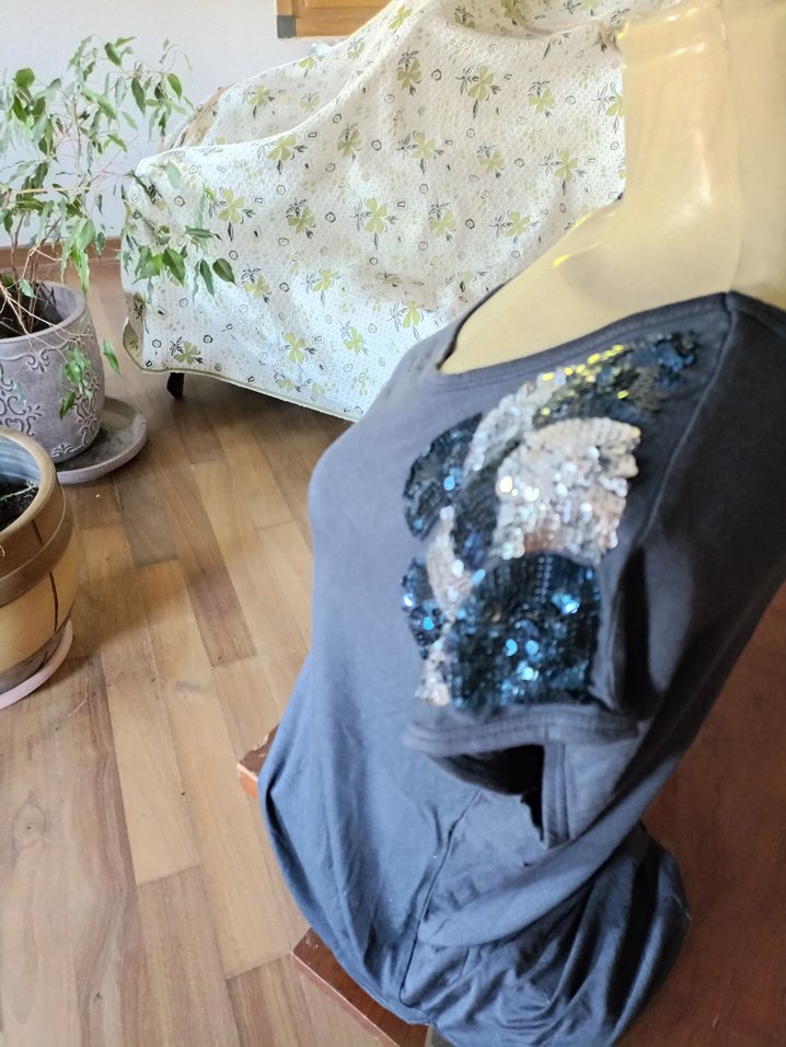 Lacivert taşlı bluz - Görsel 2