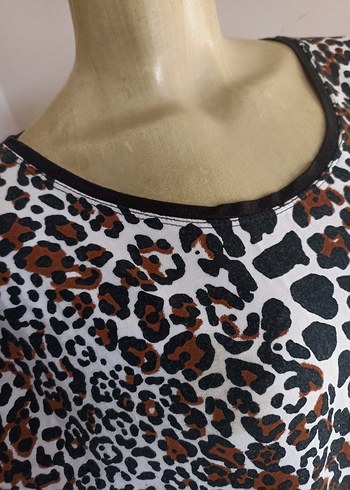Leopar Desenli V Yaka Kadın Bluz - Görsel 2