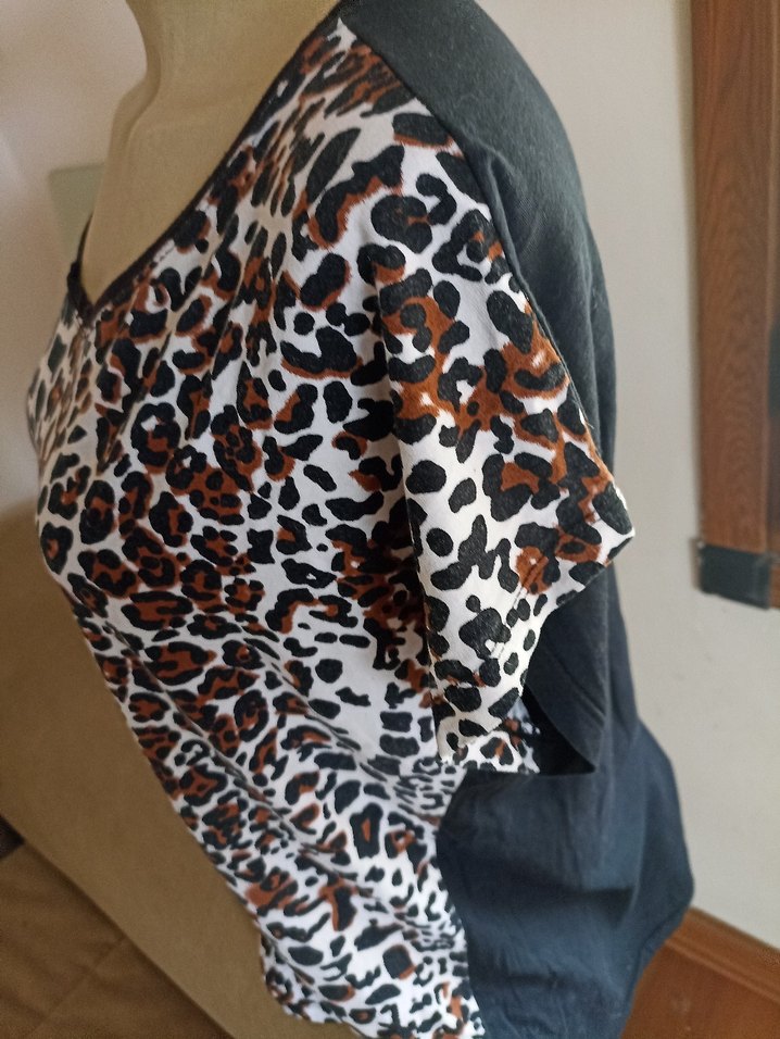 Leopar Desenli V Yaka Kadın Bluz - Görsel 3