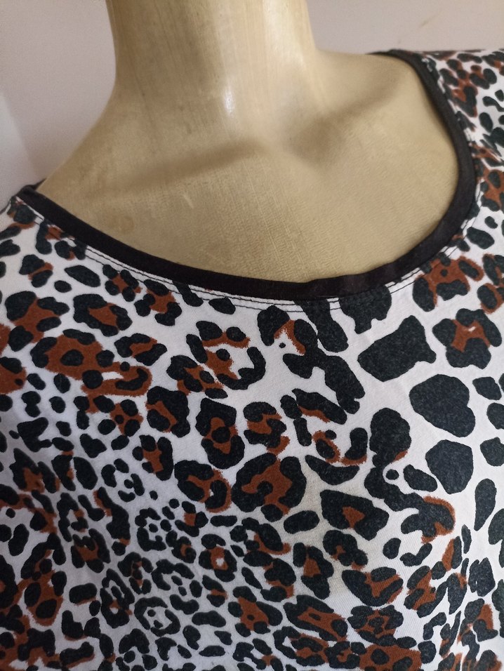 Leopar Desenli V Yaka Kadın Bluz - Görsel 2