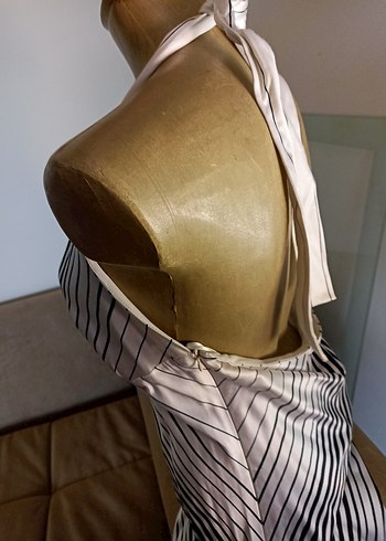 V Yaka Çizgili saten ve astarlı elbise - Görsel 3